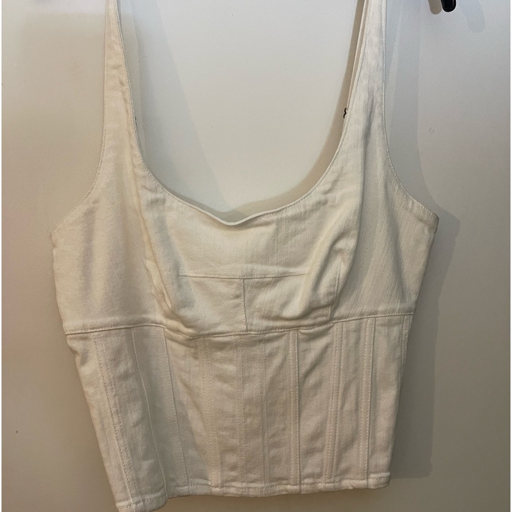 Women white stretchy fills kinda denim Size 14